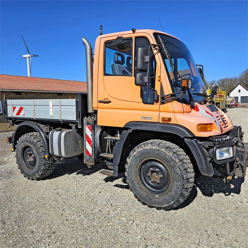 Mercedes U300 - Komunálne/ Špeciálne stroje: obrázok 1 Mercedes U300 - Komunálne/ Špeciálne stroje: obrázok 1