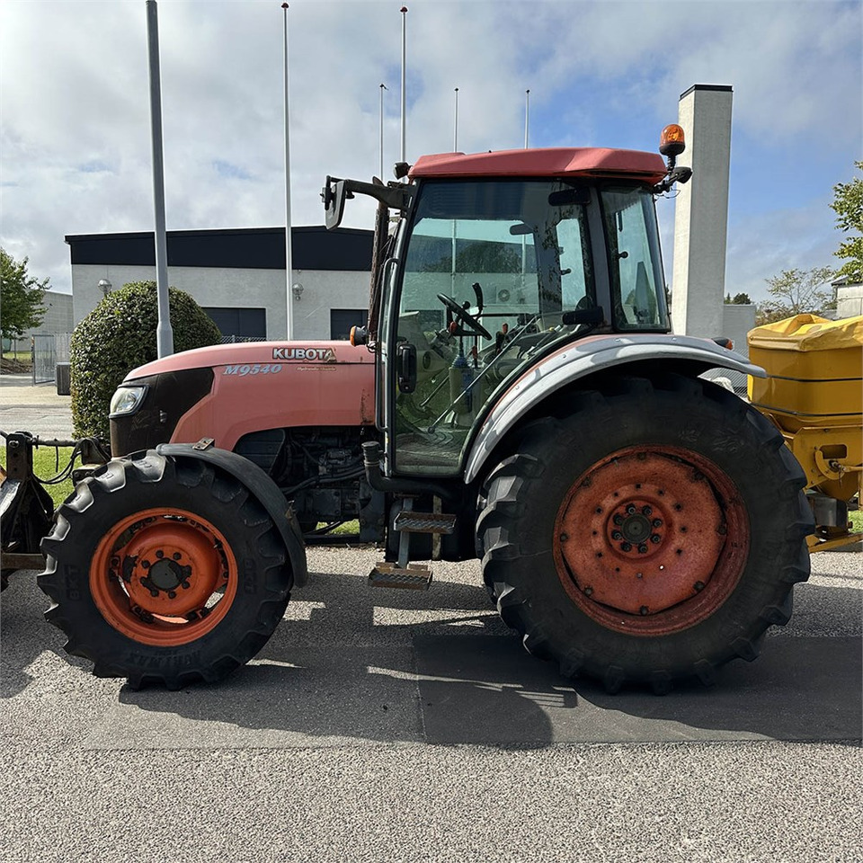 Kubota M 9540 2/4 WD - Traktor: obrázok 4 Kubota M 9540 2/4 WD - Traktor: obrázok 4