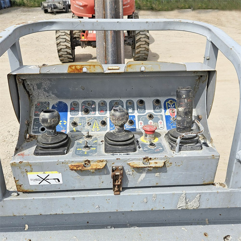 Teleskopická plošina Manitou 280 TJ: obrázok 28 Teleskopická plošina Manitou 280 TJ: obrázok 28