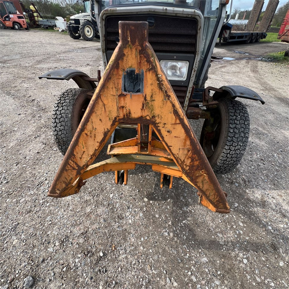 Traktor Massey Ferguson 355: obrázok 25 Traktor Massey Ferguson 355: obrázok 25