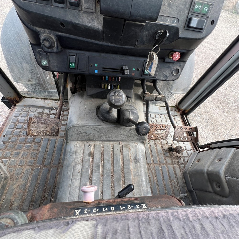 Traktor Massey Ferguson 355: obrázok 20 Traktor Massey Ferguson 355: obrázok 20