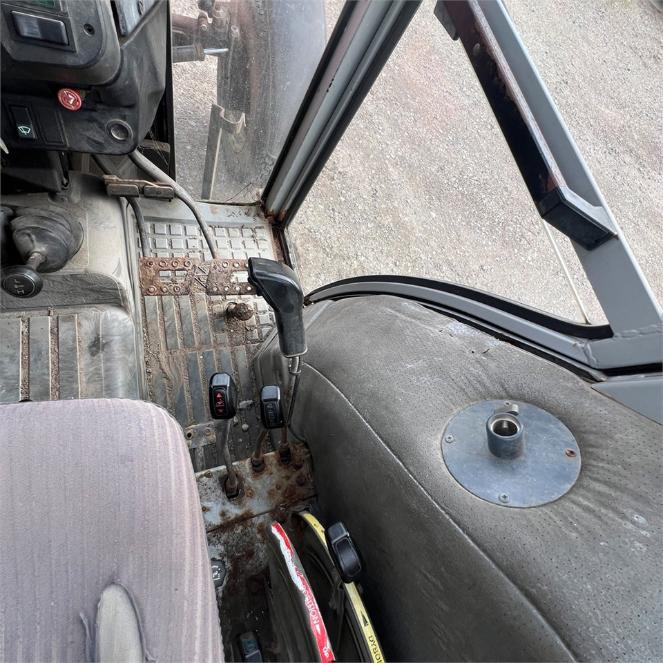 Traktor Massey Ferguson 355: obrázok 17 Traktor Massey Ferguson 355: obrázok 17