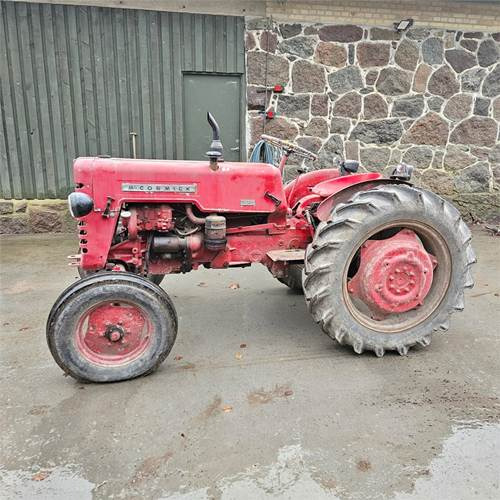 McCORMICK D-324 Standard - Traktor: obrázok 2 McCORMICK D-324 Standard - Traktor: obrázok 2