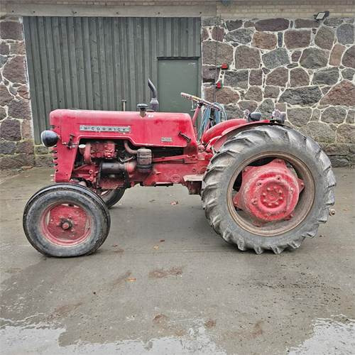 McCORMICK D-324 Standard - Traktor: obrázok 3 McCORMICK D-324 Standard - Traktor: obrázok 3