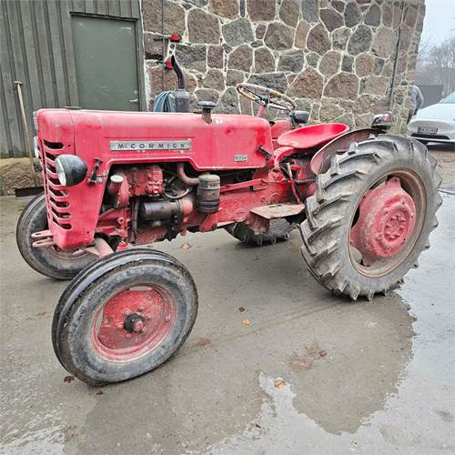 McCORMICK D-324 Standard - Traktor: obrázok 1 McCORMICK D-324 Standard - Traktor: obrázok 1
