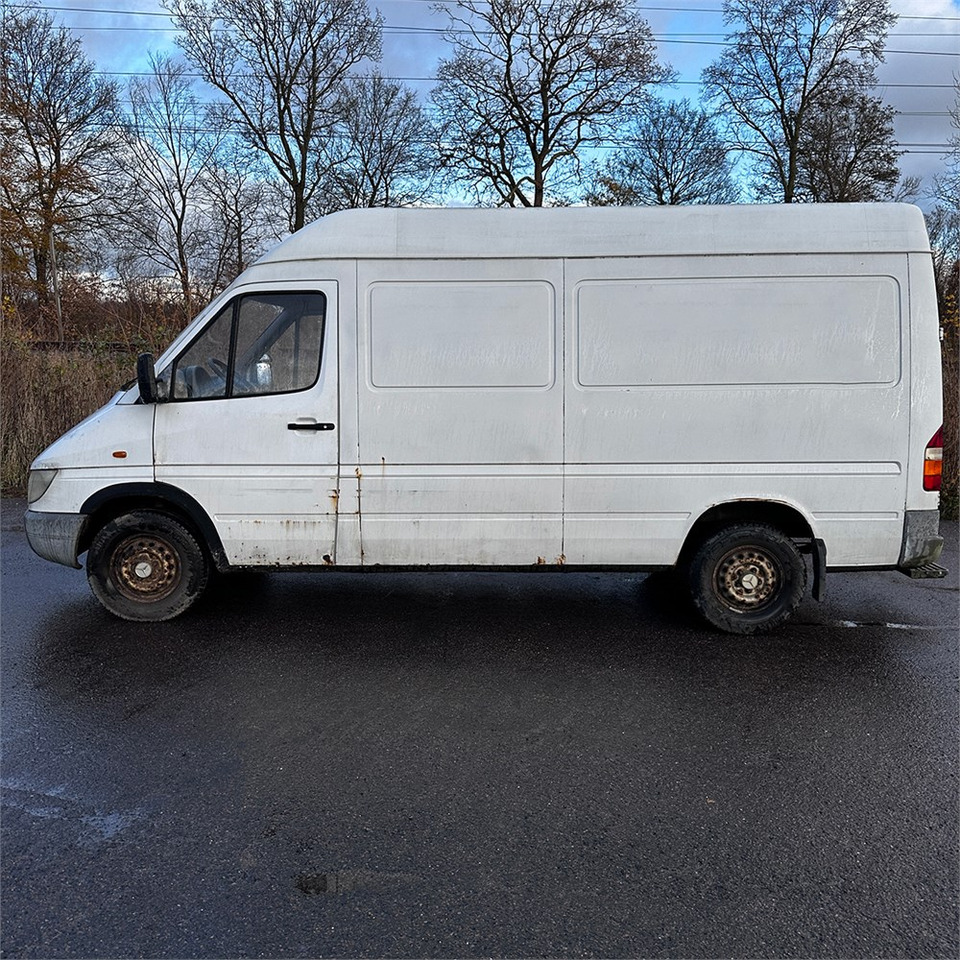 Mercedes SPRINTER 316 CDI-35 - Furgon: obrázok 4 Mercedes SPRINTER 316 CDI-35 - Furgon: obrázok 4