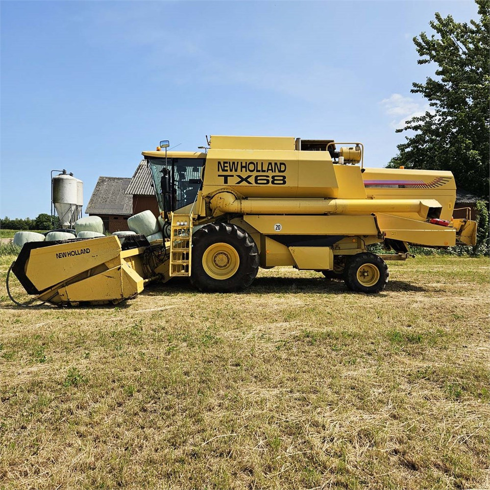 New Holland TX68 - Kombajn: obrázok 2 New Holland TX68 - Kombajn: obrázok 2