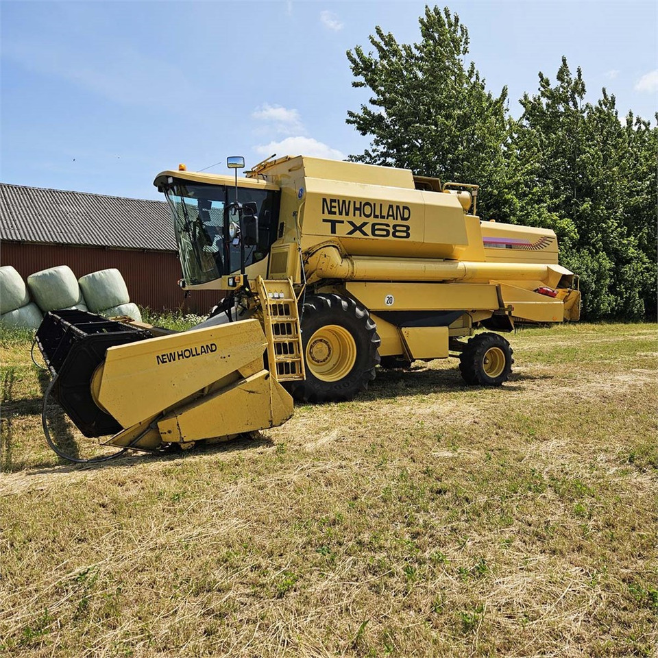 New Holland TX68 - Kombajn: obrázok 1 New Holland TX68 - Kombajn: obrázok 1