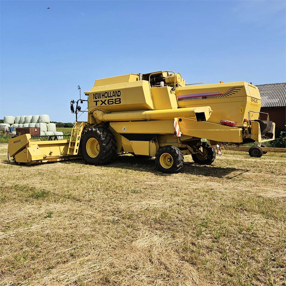 New Holland TX68 - Kombajn: obrázok 3 New Holland TX68 - Kombajn: obrázok 3