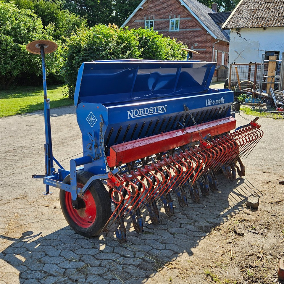 Nordsten Lift-o-Matic 2,5 - Sejací stroj: obrázok 1 Nordsten Lift-o-Matic 2,5 - Sejací stroj: obrázok 1