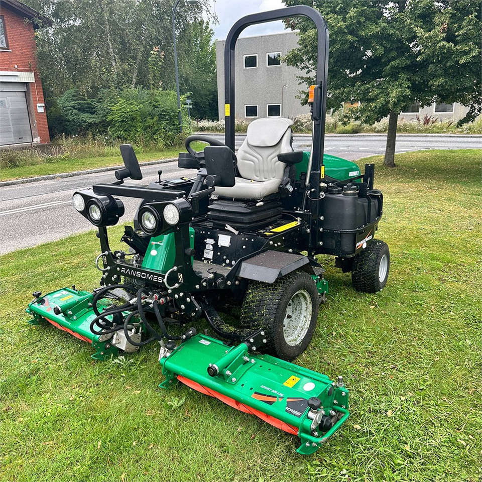 Ransomes Highway 3 4WD - Záhradná kosačka: obrázok 1 Ransomes Highway 3 4WD - Záhradná kosačka: obrázok 1