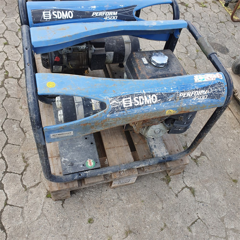 SDMO 4500 - Elektrický generátor: obrázok 3 SDMO 4500 - Elektrický generátor: obrázok 3