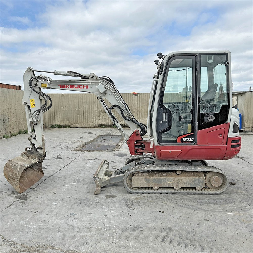 Takeuchi TB230 - Mini rýpadlo: obrázok 2 Takeuchi TB230 - Mini rýpadlo: obrázok 2