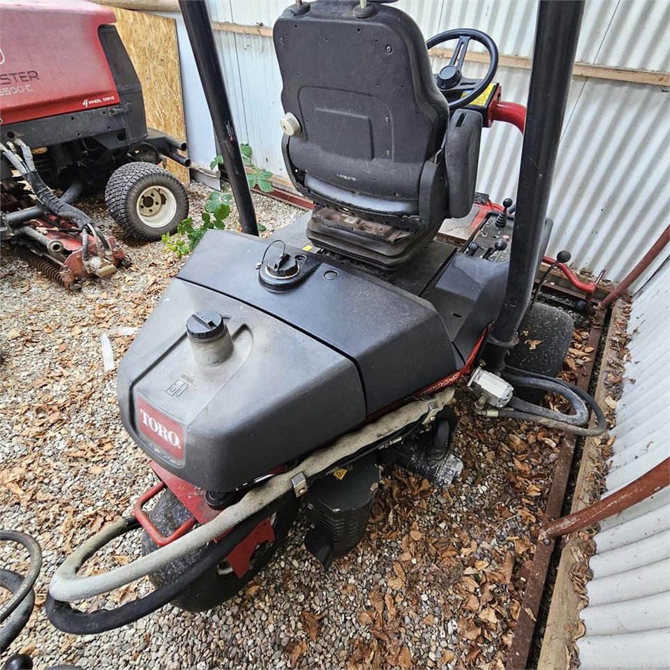 Toro Greensmaster 3200-D - Záhradná kosačka: obrázok 4 Toro Greensmaster 3200-D - Záhradná kosačka: obrázok 4