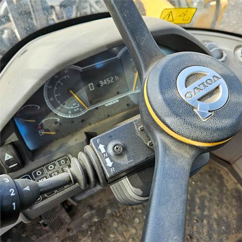Kolesový nakladač Volvo L90 H: obrázok 21