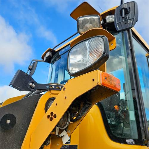 Kolesový nakladač Volvo L90 H: obrázok 40