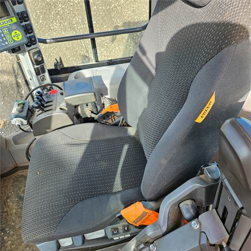 Kolesový nakladač Volvo L90 H: obrázok 14
