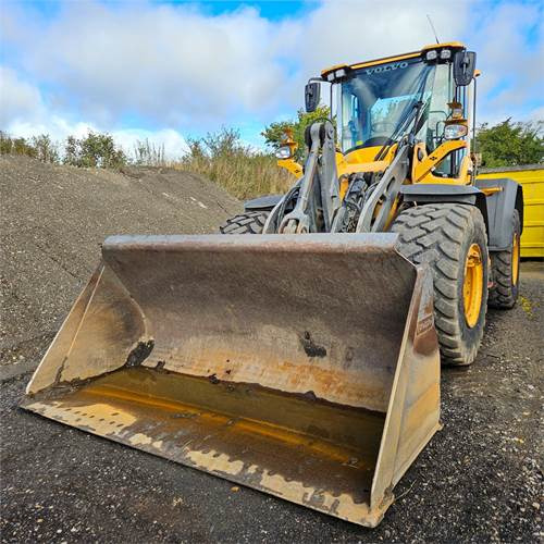 Kolesový nakladač Volvo L90 H: obrázok 12