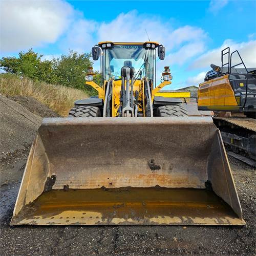 Kolesový nakladač Volvo L90 H: obrázok 11
