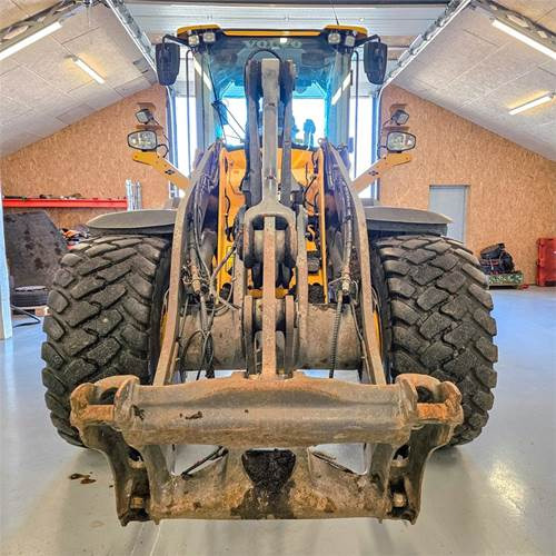Kolesový nakladač Volvo L90 H: obrázok 8