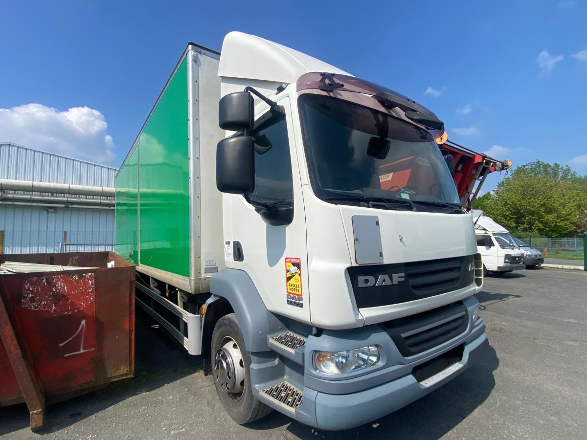 DAF LF 55.220 - Skříňový nákladní auto: obrázok 2 DAF LF 55.220 - Skříňový nákladní auto: obrázok 2