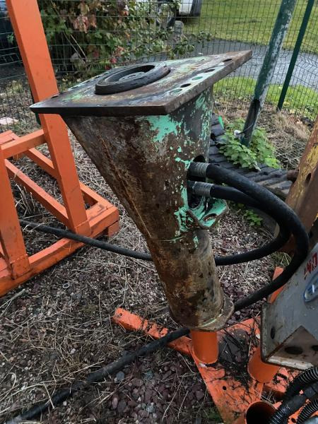 MONTABERT BRISE ROCHE POUR PELLE 5 A 8 TONNES - Hydraulické kladivo: obrázok 1 MONTABERT BRISE ROCHE POUR PELLE 5 A 8 TONNES - Hydraulické kladivo: obrázok 1