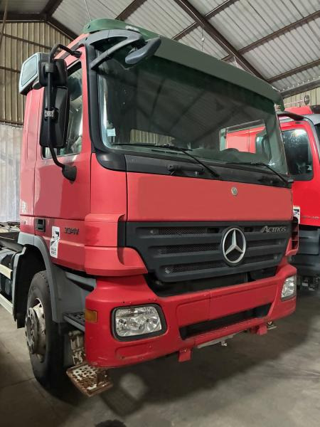Mercedes 6X4 ACTROS 3341 - Hákový nosič kontajnerov: obrázok 2 Mercedes 6X4 ACTROS 3341 - Hákový nosič kontajnerov: obrázok 2