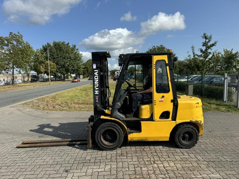 Hyundai 33D-7E - Dieselový vysokozdvižný vozík: obrázok 2 Hyundai 33D-7E - Dieselový vysokozdvižný vozík: obrázok 2
