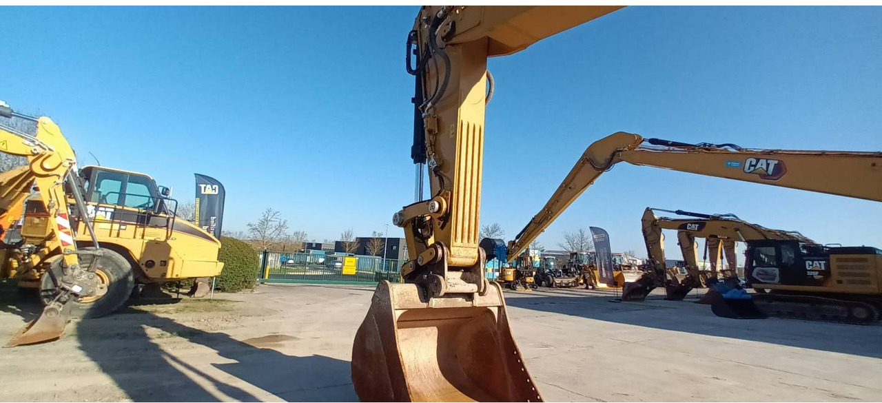 Pásové rýpadlo CAT 340-08: obrázok 27