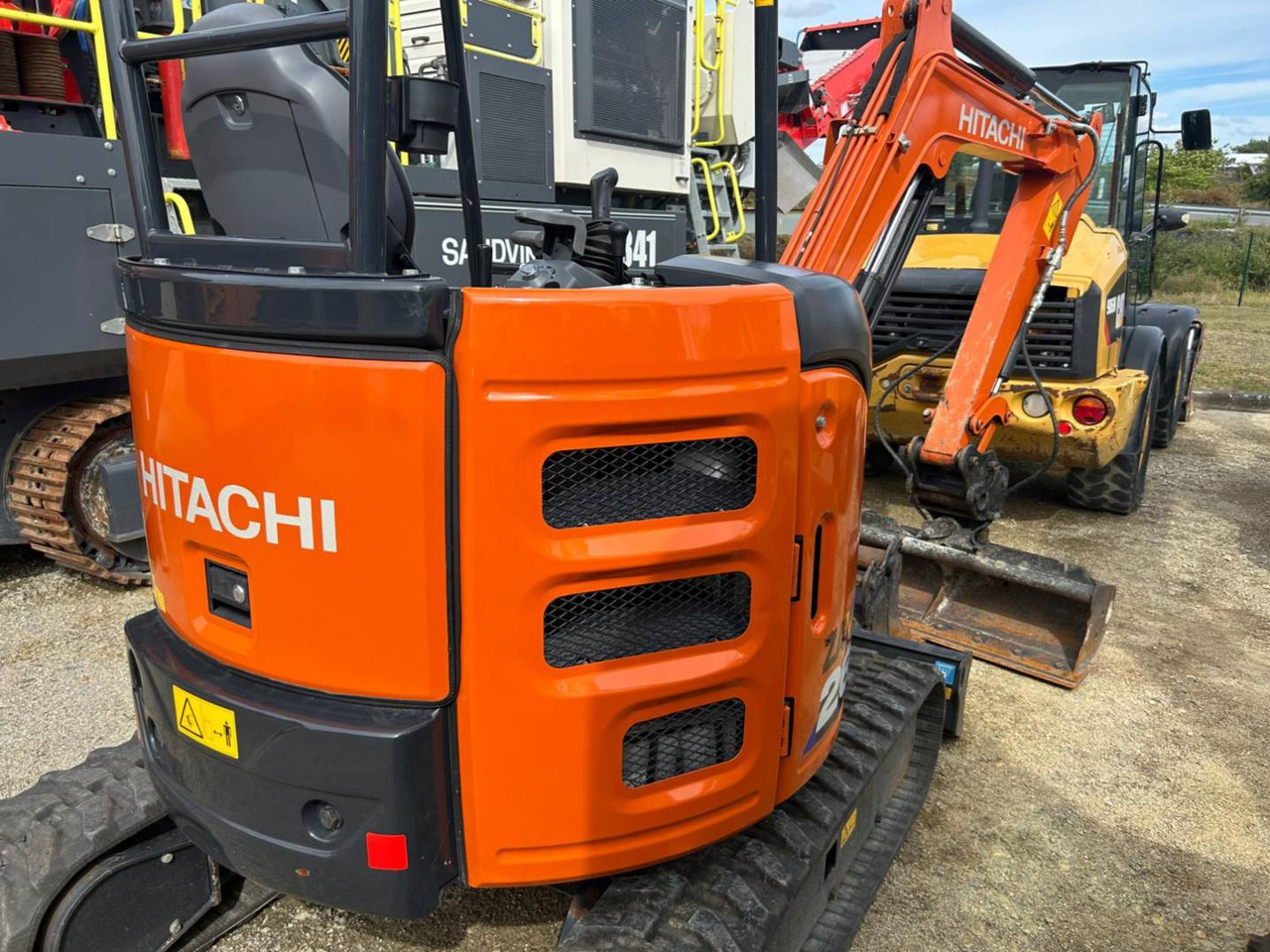 HITACHI ZX26U-6 - Pásové rýpadlo: obrázok 3 HITACHI ZX26U-6 - Pásové rýpadlo: obrázok 3