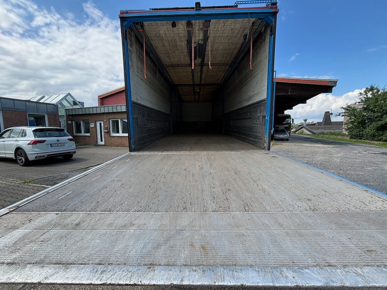 Volvo FM 330 /8x2/ Getränke 10m mit Lbw. 2t - Přepravník nápojů: obrázok 5 Volvo FM 330 /8x2/ Getränke 10m mit Lbw. 2t - Přepravník nápojů: obrázok 5