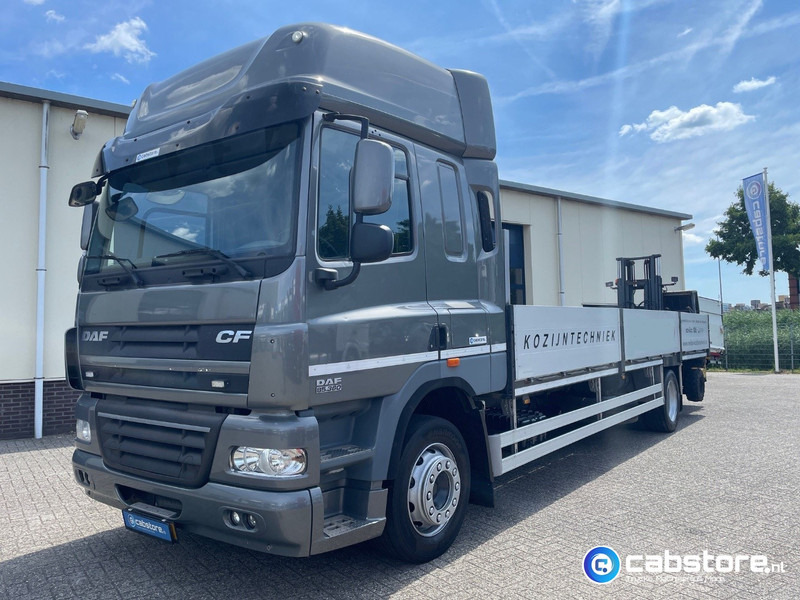 DAF CF 85 .360 4x2 Euro 5 - Open laadbak - Bouwjaar 2012 - Kooi-aap meeneemheftruck - Valníkový/ Plošinový nákladný automobil: obrázok 1 DAF CF 85 .360 4x2 Euro 5 - Open laadbak - Bouwjaar 2012 - Kooi-aap meeneemheftruck - Valníkový/ Plošinový nákladný automobil: obrázok 1