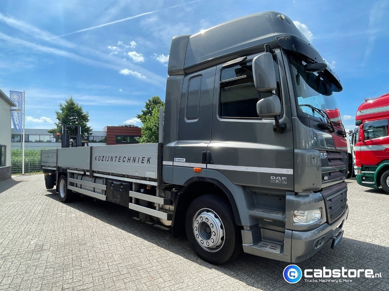 DAF CF 85 .360 4x2 Euro 5 - Open laadbak - Bouwjaar 2012 - Kooi-aap meeneemheftruck - Valníkový/ Plošinový nákladný automobil: obrázok 2 DAF CF 85 .360 4x2 Euro 5 - Open laadbak - Bouwjaar 2012 - Kooi-aap meeneemheftruck - Valníkový/ Plošinový nákladný automobil: obrázok 2