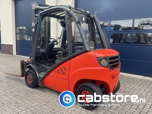 Linde H25D Forklift - Heftruck - Bouwjaar 2011 - Roterende vorkenklem - Freelift - Lifthoogte 480 cm - Dieselový vysokozdvižný vozík: obrázok 3 Linde H25D Forklift - Heftruck - Bouwjaar 2011 - Roterende vorkenklem - Freelift - Lifthoogte 480 cm - Dieselový vysokozdvižný vozík: obrázok 3