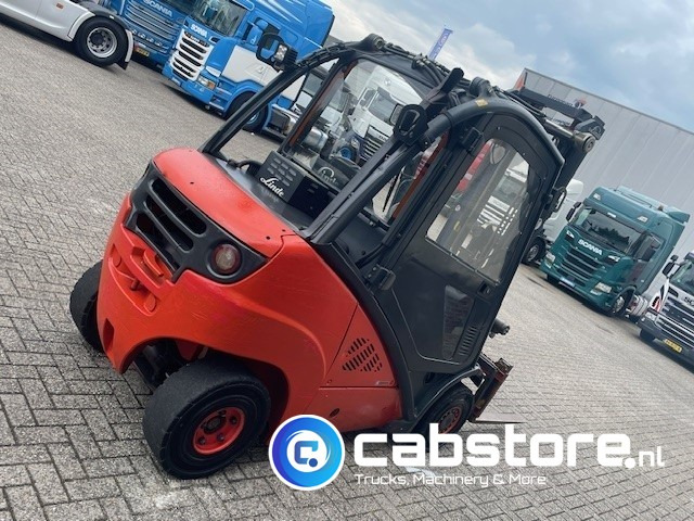 Linde H25D Forklift - Heftruck - Bouwjaar 2011 - Roterende vorkenklem - Freelift - Lifthoogte 480 cm - Dieselový vysokozdvižný vozík: obrázok 4 Linde H25D Forklift - Heftruck - Bouwjaar 2011 - Roterende vorkenklem - Freelift - Lifthoogte 480 cm - Dieselový vysokozdvižný vozík: obrázok 4