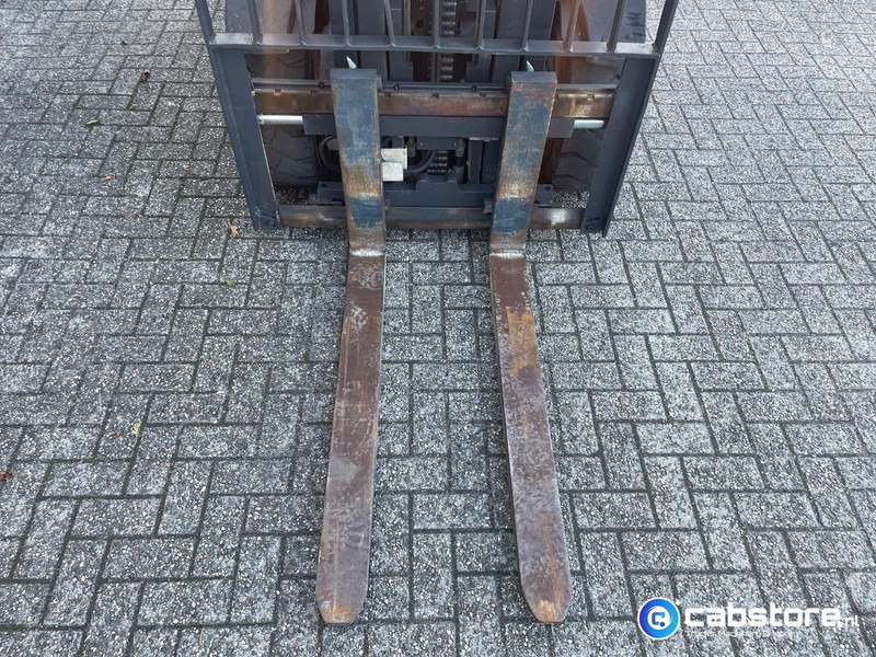 Linde H35D-02  Heftruck - Bouwjaar 2013 - Draaiuren 6892 - Diesel - Side Shift - Freelift - Doorrij hoogte 217 cm !! - Dieselový vysokozdvižný vozík: obrázok 5 Linde H35D-02  Heftruck - Bouwjaar 2013 - Draaiuren 6892 - Diesel - Side Shift - Freelift - Doorrij hoogte 217 cm !! - Dieselový vysokozdvižný vozík: obrázok 5
