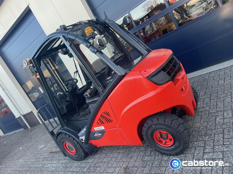 Linde H35D-02  Heftruck - Bouwjaar 2013 - Draaiuren 6892 - Diesel - Side Shift - Freelift - Doorrij hoogte 217 cm !! - Dieselový vysokozdvižný vozík: obrázok 4 Linde H35D-02  Heftruck - Bouwjaar 2013 - Draaiuren 6892 - Diesel - Side Shift - Freelift - Doorrij hoogte 217 cm !! - Dieselový vysokozdvižný vozík: obrázok 4