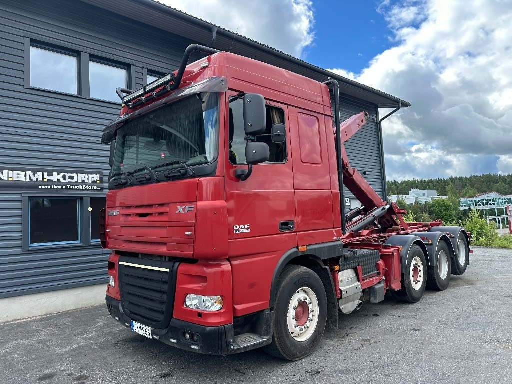 DAF XF105.410 8x2 - Hákový nosič kontajnerov: obrázok 1 DAF XF105.410 8x2 - Hákový nosič kontajnerov: obrázok 1