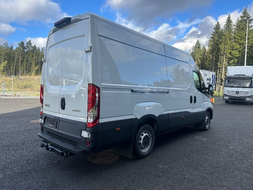 Iveco Daily 35S16A8 12m3 k-auto - Furgon: obrázok 4 Iveco Daily 35S16A8 12m3 k-auto - Furgon: obrázok 4