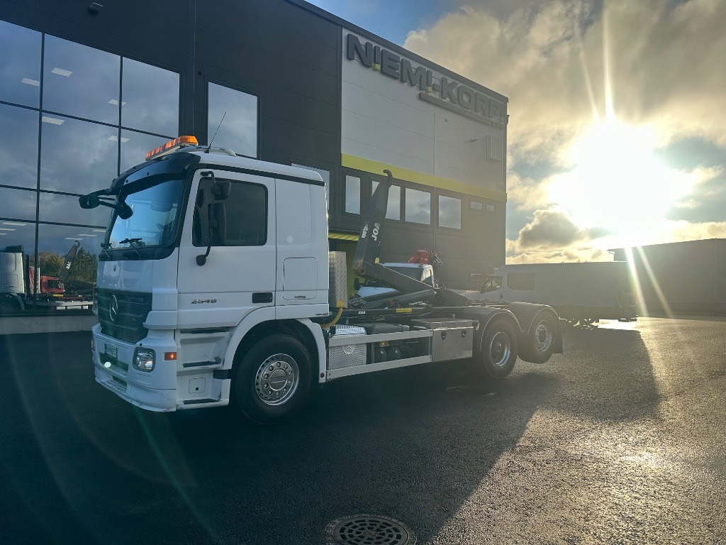 Mercedes-Benz Actros 2545 L 6x2 - Hákový nosič kontajnerov: obrázok 1 Mercedes-Benz Actros 2545 L 6x2 - Hákový nosič kontajnerov: obrázok 1