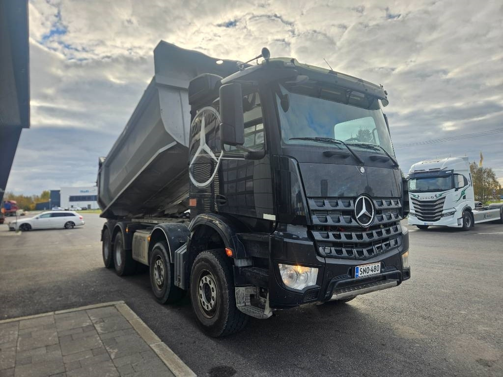 Mercedes-Benz Arocs 8x4 - Sklápač: obrázok 2 Mercedes-Benz Arocs 8x4 - Sklápač: obrázok 2