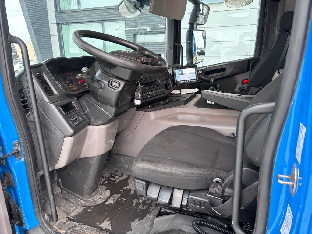 Scania P 360 - Hákový nosič kontajnerov: obrázok 5 Scania P 360 - Hákový nosič kontajnerov: obrázok 5