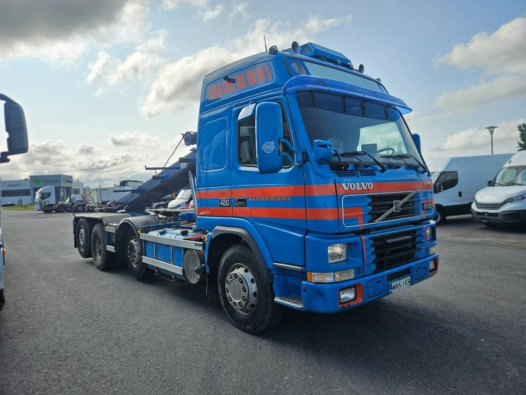 Volvo FM12 420 8x2 - Ramenový nosič kontajnerov: obrázok 3 Volvo FM12 420 8x2 - Ramenový nosič kontajnerov: obrázok 3