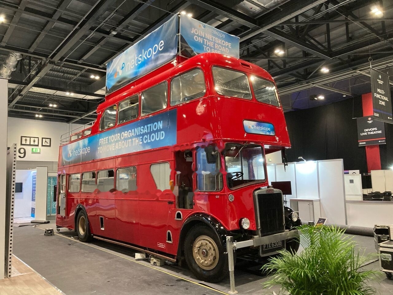 Leyland PD3 British Triple-Decker Bus Promotional Exhibition - Dvojposchodový autobus: obrázok 1 Leyland PD3 British Triple-Decker Bus Promotional Exhibition - Dvojposchodový autobus: obrázok 1