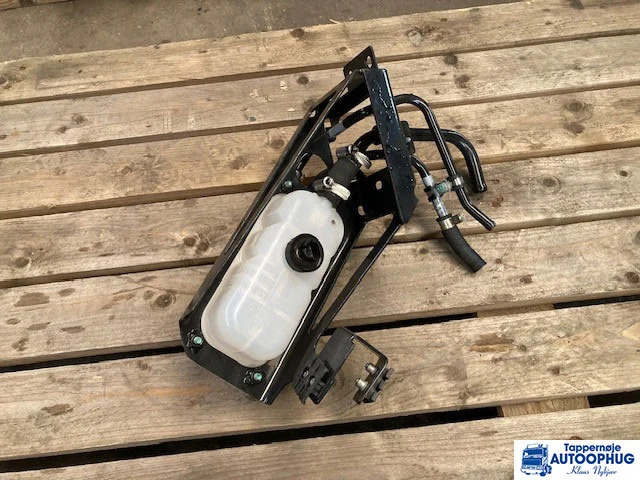 MAN 81.22008-000 – MAN 36.22008-6058 – Scania 2440052 – Expansion tank - Motor a diely pre Nákladné auto: obrázok 2 MAN 81.22008-000 – MAN 36.22008-6058 – Scania 2440052 – Expansion tank - Motor a diely pre Nákladné auto: obrázok 2