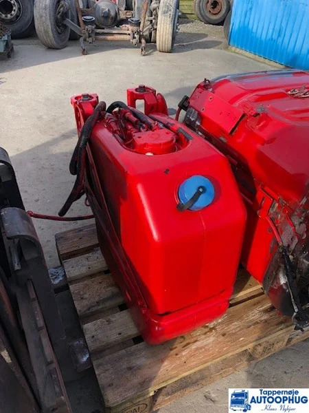 Scania Adblue tank / Reductant tank P/N: 2244863 - Nádrž na AdBlue pre Nákladné auto: obrázok 1 Scania Adblue tank / Reductant tank P/N: 2244863 - Nádrž na AdBlue pre Nákladné auto: obrázok 1