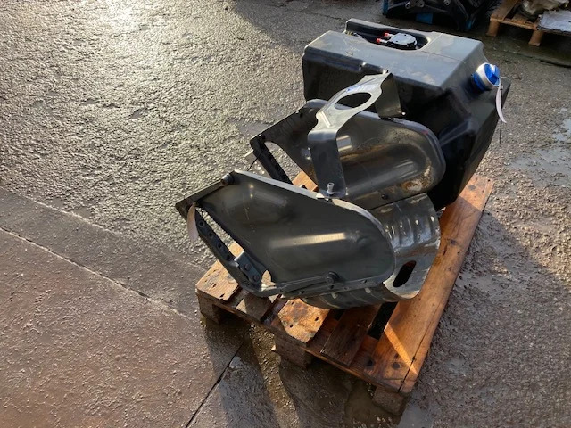 Scania Adblue tankbeslag - Nádrž na AdBlue pre Nákladné auto: obrázok 1 Scania Adblue tankbeslag - Nádrž na AdBlue pre Nákladné auto: obrázok 1