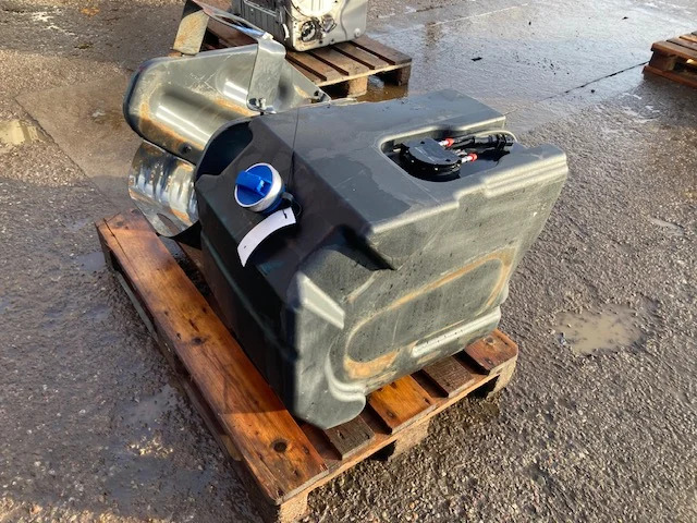 Scania Reductant tank – Scania 2875486 - Nádrž na AdBlue pre Nákladné auto: obrázok 1 Scania Reductant tank – Scania 2875486 - Nádrž na AdBlue pre Nákladné auto: obrázok 1