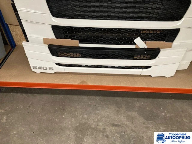Scania S nederste front grille panel - Karoséria a exteriér pre Nákladné auto: obrázok 1 Scania S nederste front grille panel - Karoséria a exteriér pre Nákladné auto: obrázok 1