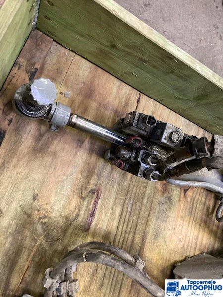 Scania Steering EST Hydraulic cylinder P/N: 2717017 / 2420899 - Riadenia pre Nákladné auto: obrázok 2 Scania Steering EST Hydraulic cylinder P/N: 2717017 / 2420899 - Riadenia pre Nákladné auto: obrázok 2